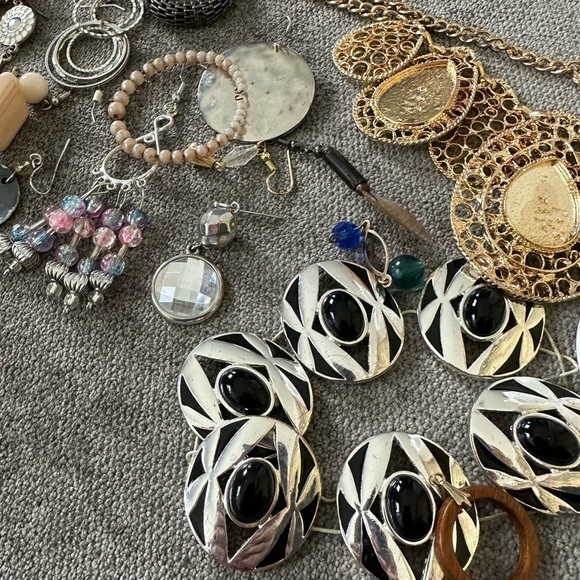 JEWELRY Lot - Picture 2 of 4